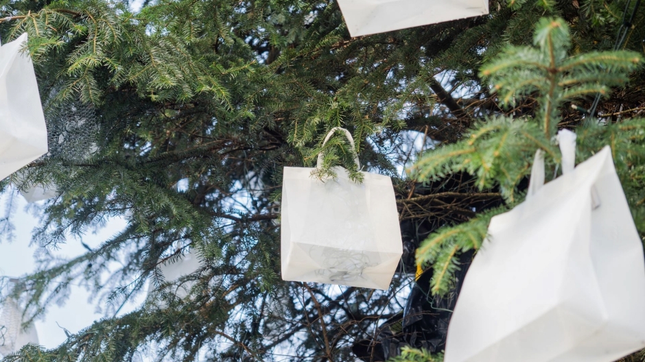 Taschen am Christbaum